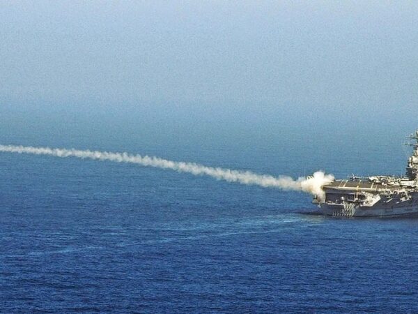 Новини світу - США перекидають авіаносну групу на Близький Схід - ЗМІ