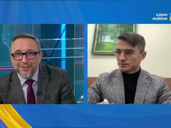 Пояснення причин коливань курсу долара та євро | Василь Фурман