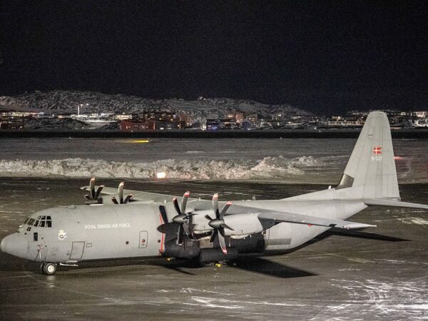 Новини світу - Цілий взвод. "Потужна" армія Європи в Гренландії