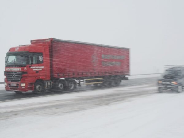 Новини України - У кількох областях обмежили рух вантажівок