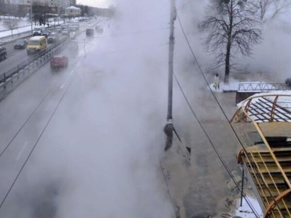 Новини Києва - У Києві 16-річна дівчина впала в яму з окропом