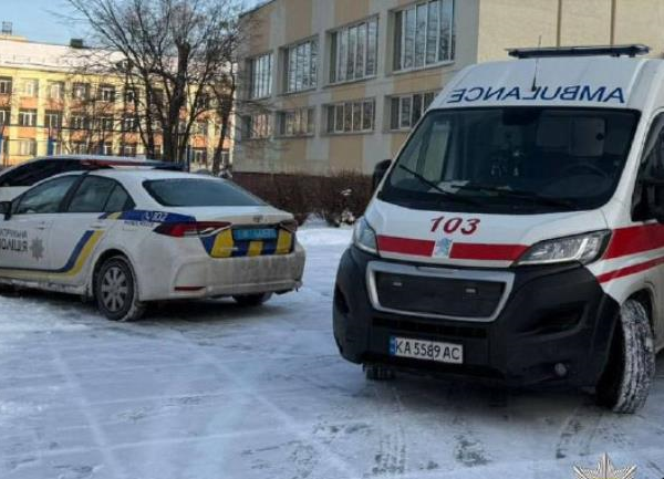 Новини Києва - У Києві школяр з ножем напав на вчительку та однокласника