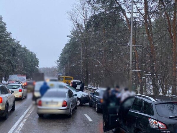 Новини Києва - У Києві сталася масова ДТП за участю 13 авто
