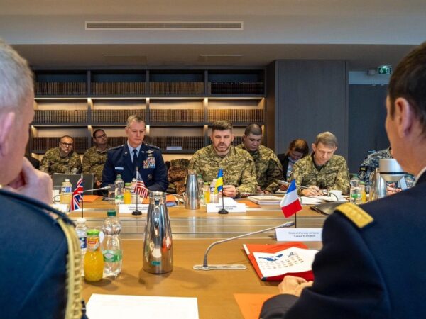 Новини світу - У Парижі обговорили гарантії безпеки для України