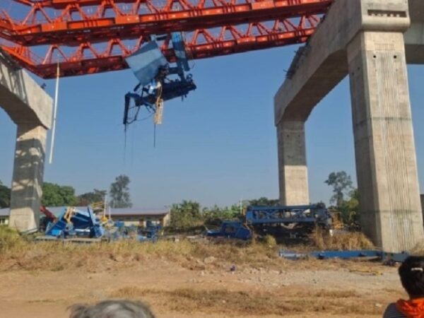 Новини світу - У Таїланді будівельний кран впав на потяг, десятки загиблих