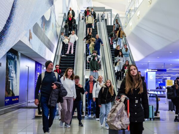 Новини світу - В аеропорту Варшави затримали українця з глушильним пристроєм