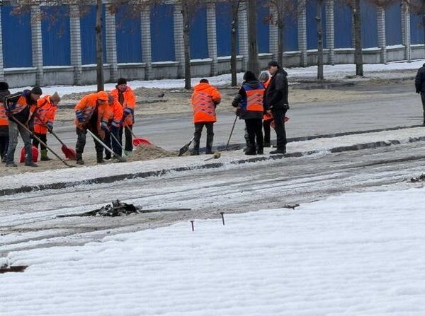 Новини України - В Дніпрі на дорогах 300 тонн олії через атаку РФ