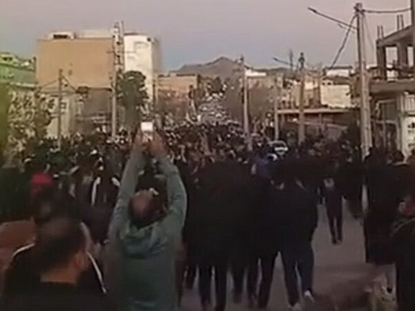 Новини світу - В Ірані протестувальники взяли під контроль два міста