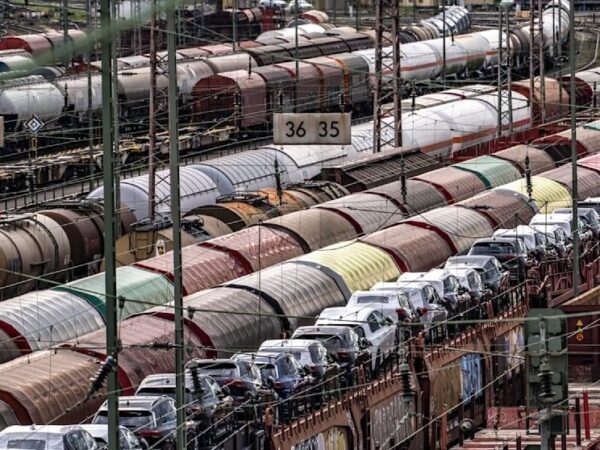 Новини світу - В Німеччині з рейок зійшов локомотив, поліція не виключає саботаж - ЗМІ