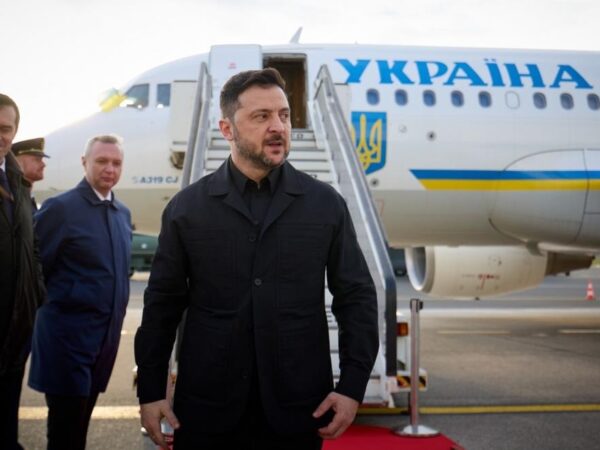 Новини України - Зеленський прибув з візитом у Париж