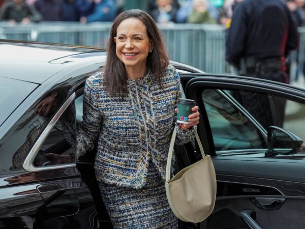 Новини світу - ЗМІ: Віцепрезидентка і опозиціонерка Венесуели борються за підтримку Трампа